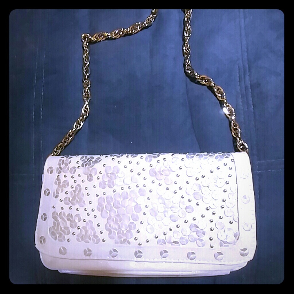 Ivory clutch with goldtone chain Black Mark/ Wh Ho